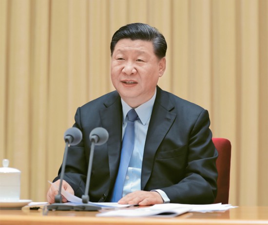 2018年9月10日,全国教育大会在北京召开。中共中央总书记、国家主席、中央军委主席习近平出席会议并发表重要讲话,代表党中央向全国广大教师和教育工作者致以节日的热烈祝贺和诚挚问候。 新华社记者 王晔/摄