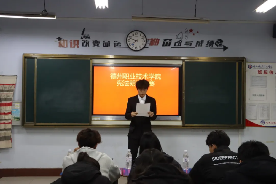 5C208?e=.png